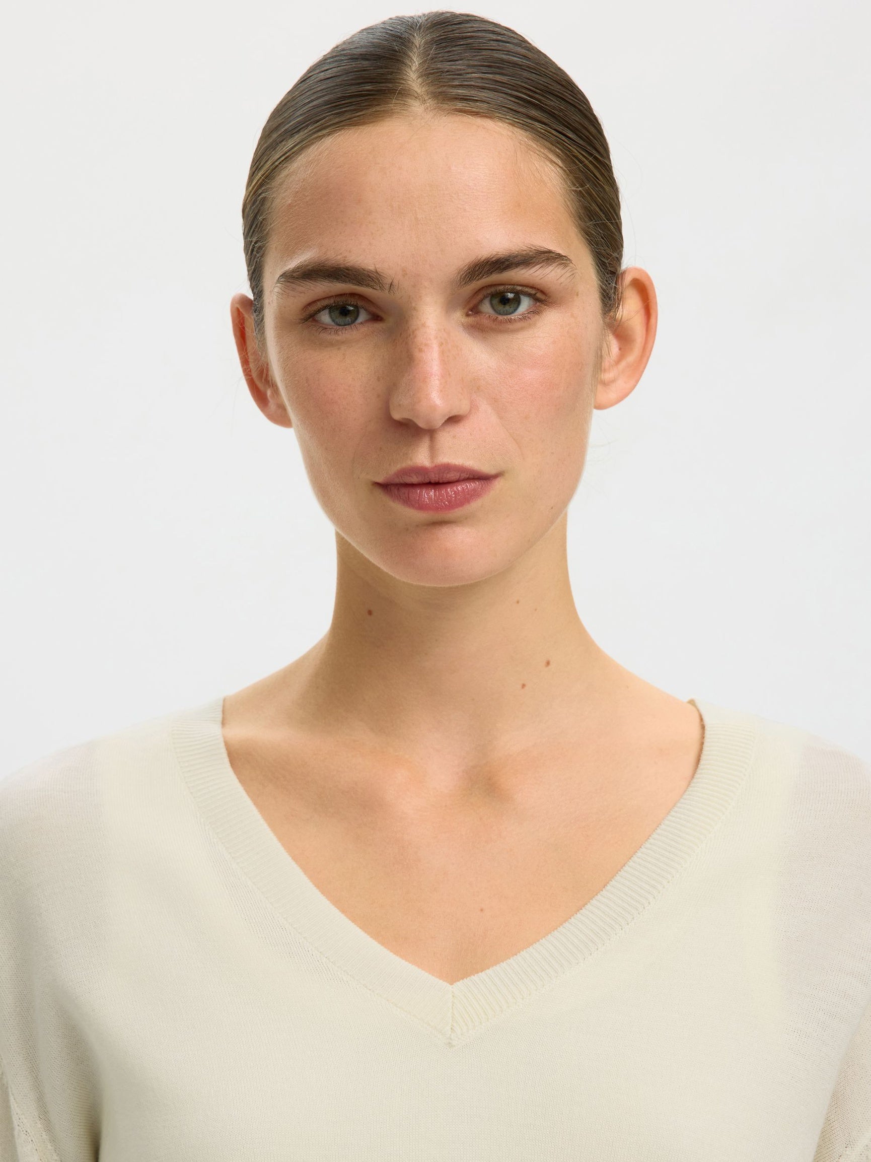 THEA SS KNIT MERINO V-NECK