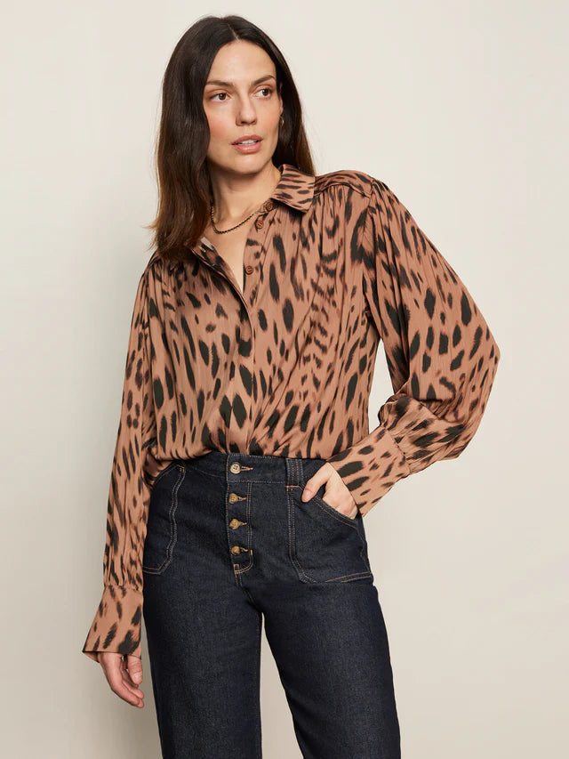REBEL BUTTON FRONT TOP