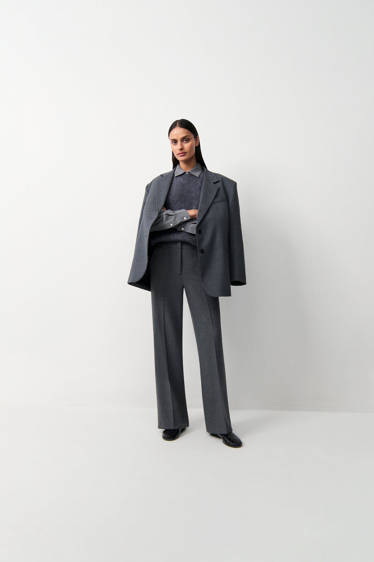 Model wearing Cambio Amelie wide-leg trousers in asphalt grey with matching blazer