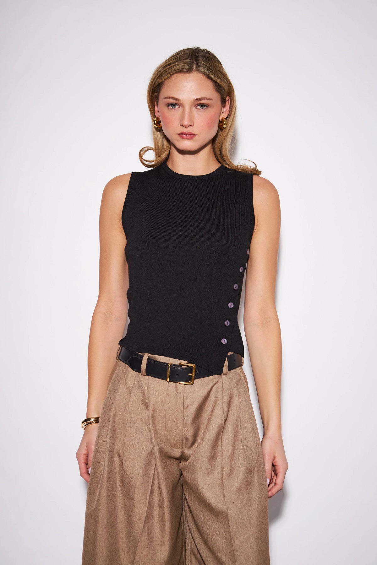 JOHN & JENN Nellie black sleeveless ribbed knit top with side snap buttons