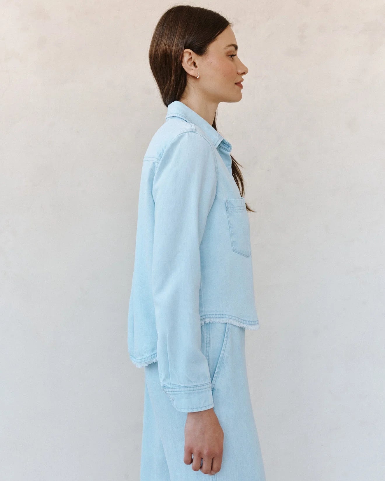 TWO POCKET FRAY HEM SHIRT