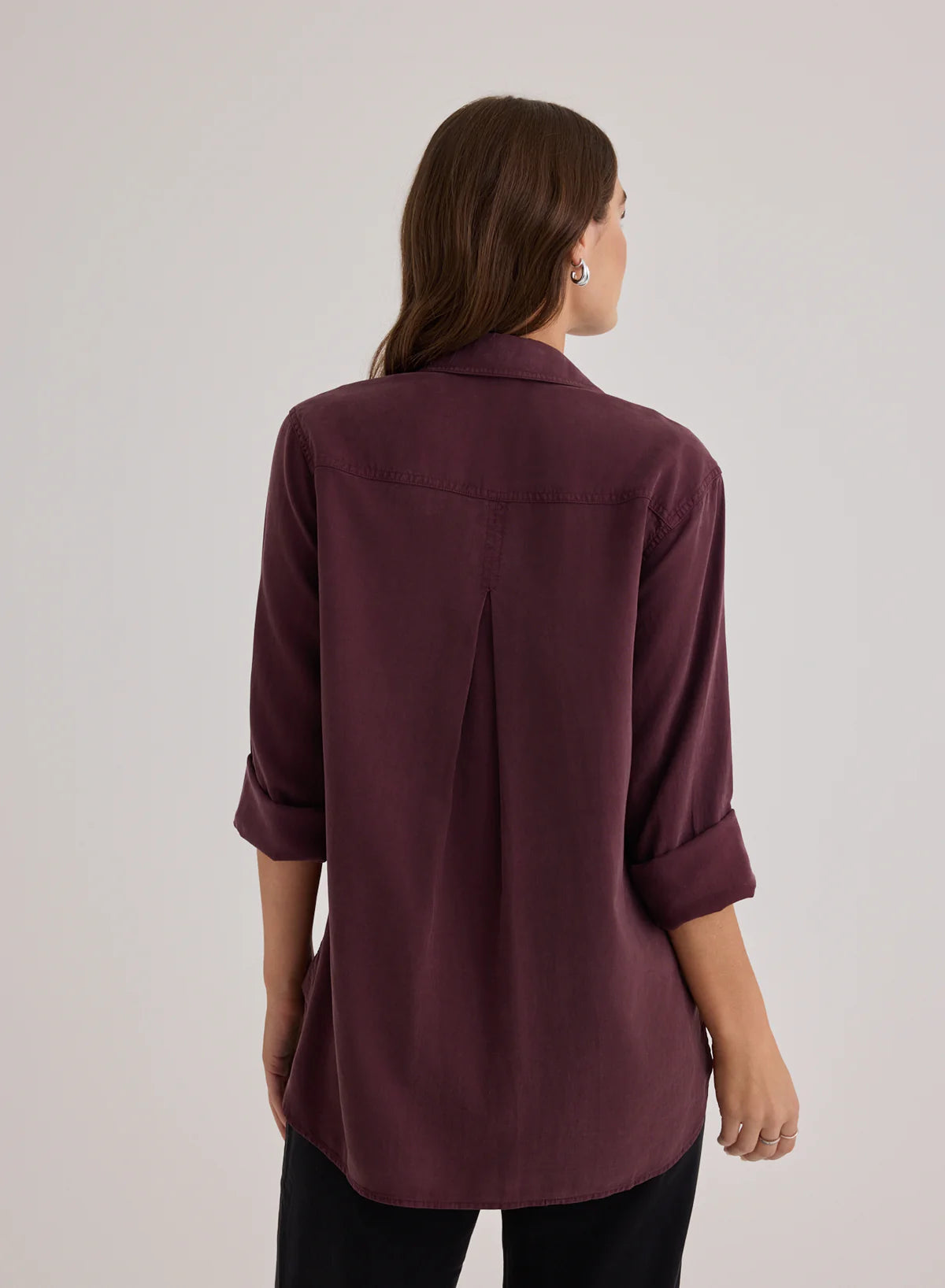 SHIRT TAIL BUTTON DOWN