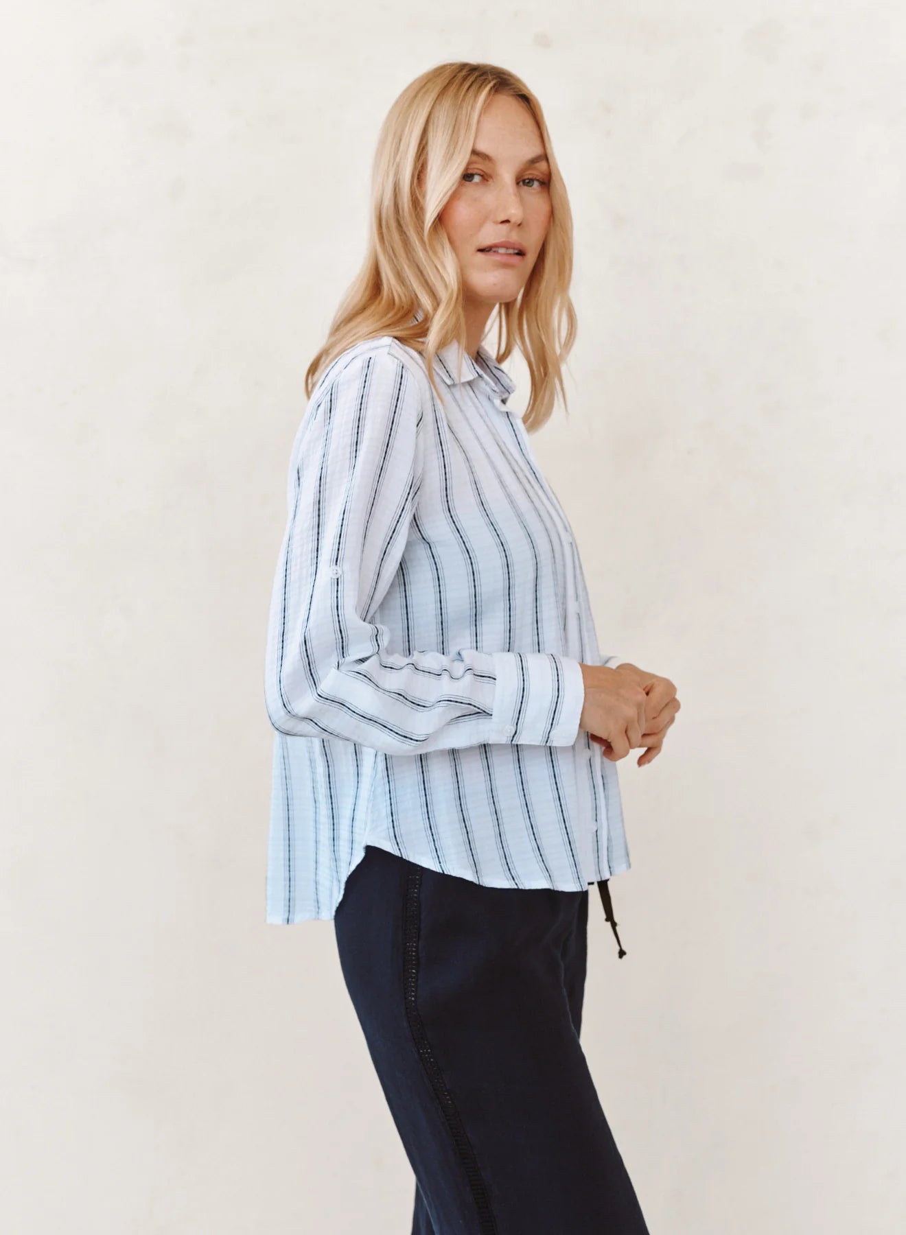 CLEAN SPLIT BACK BUTTON DOWN SHIRT