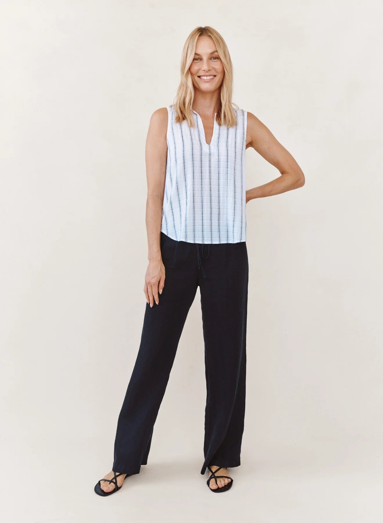 SLEEVELESS PULLOVER