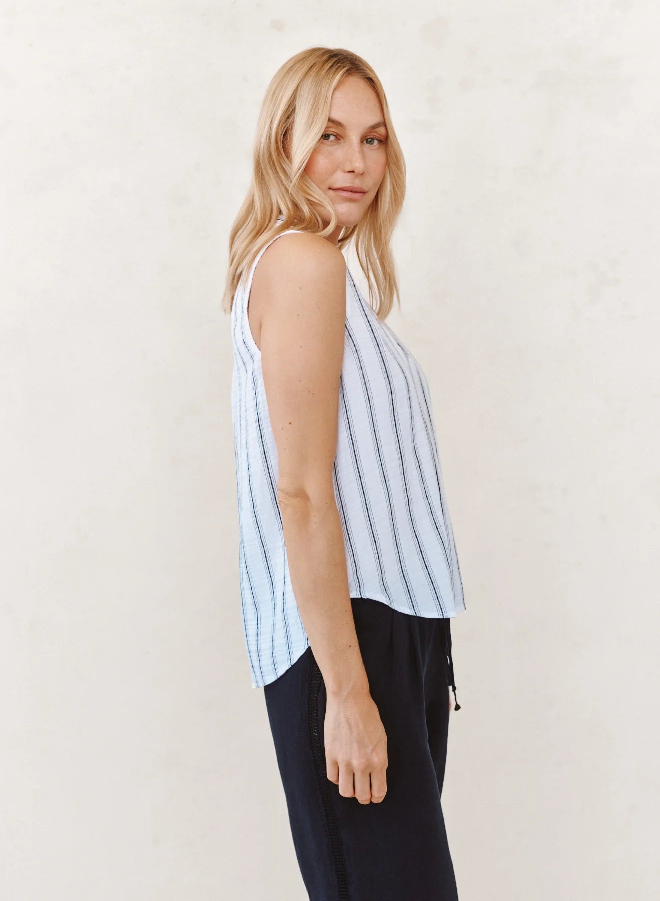 SLEEVELESS PULLOVER
