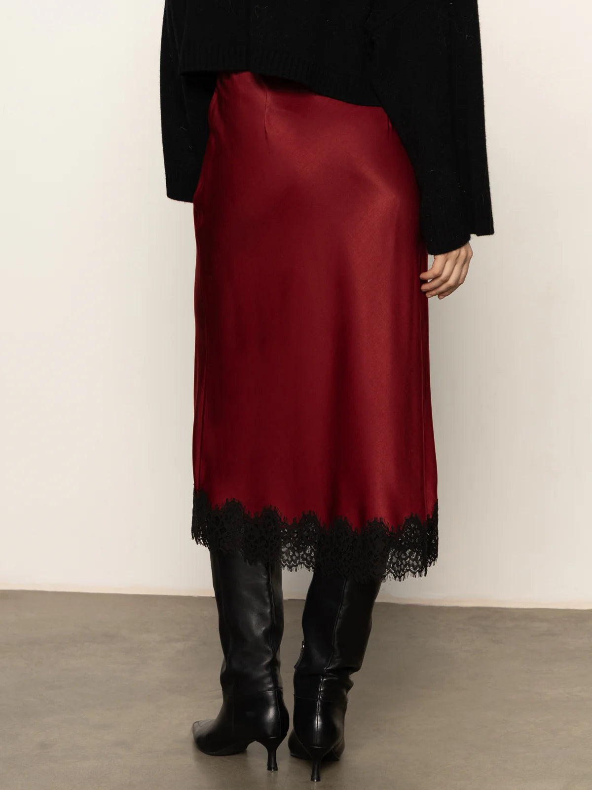 SLIP SKIRT WITH LACE