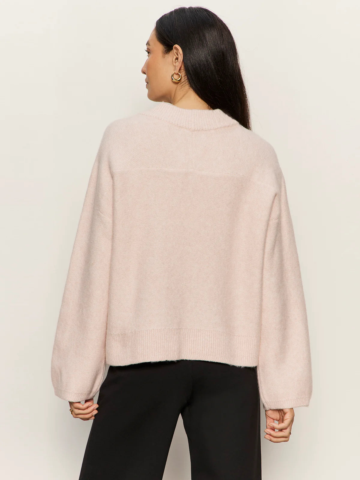 DREAMY V NECK SWEATER