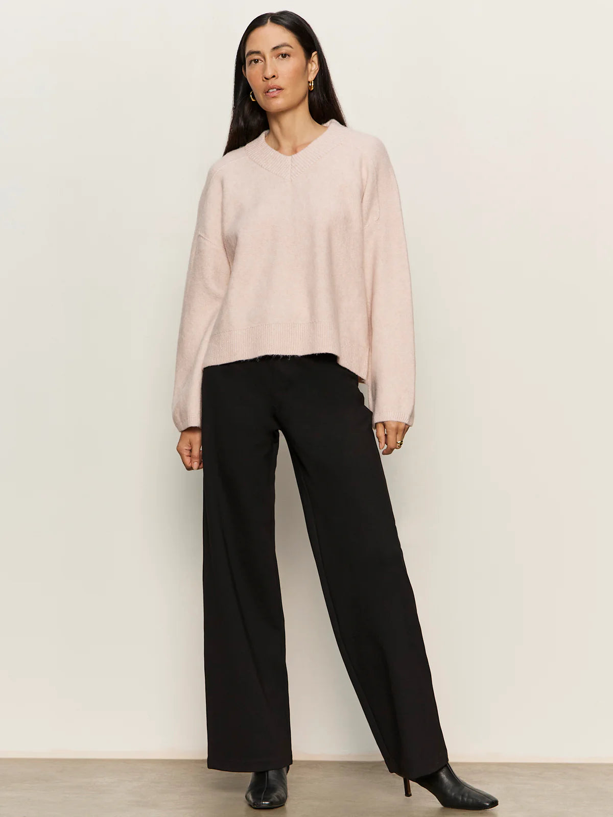 DREAMY V NECK SWEATER