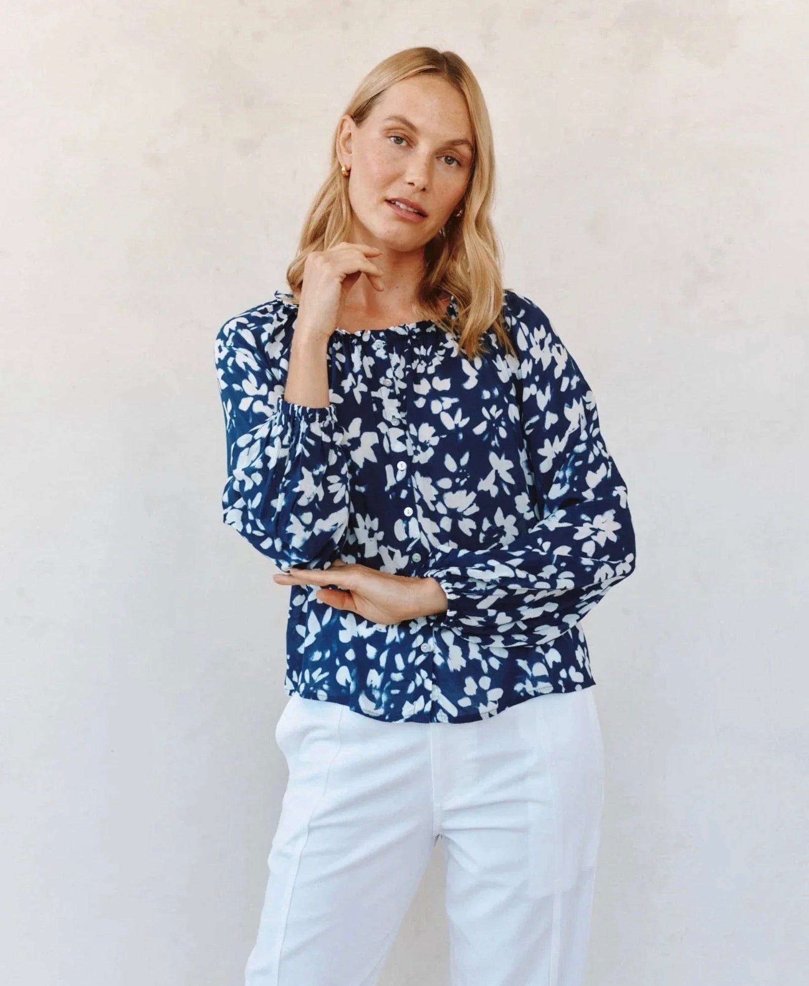 CLASSIC BUTTON DOWN SHIRT