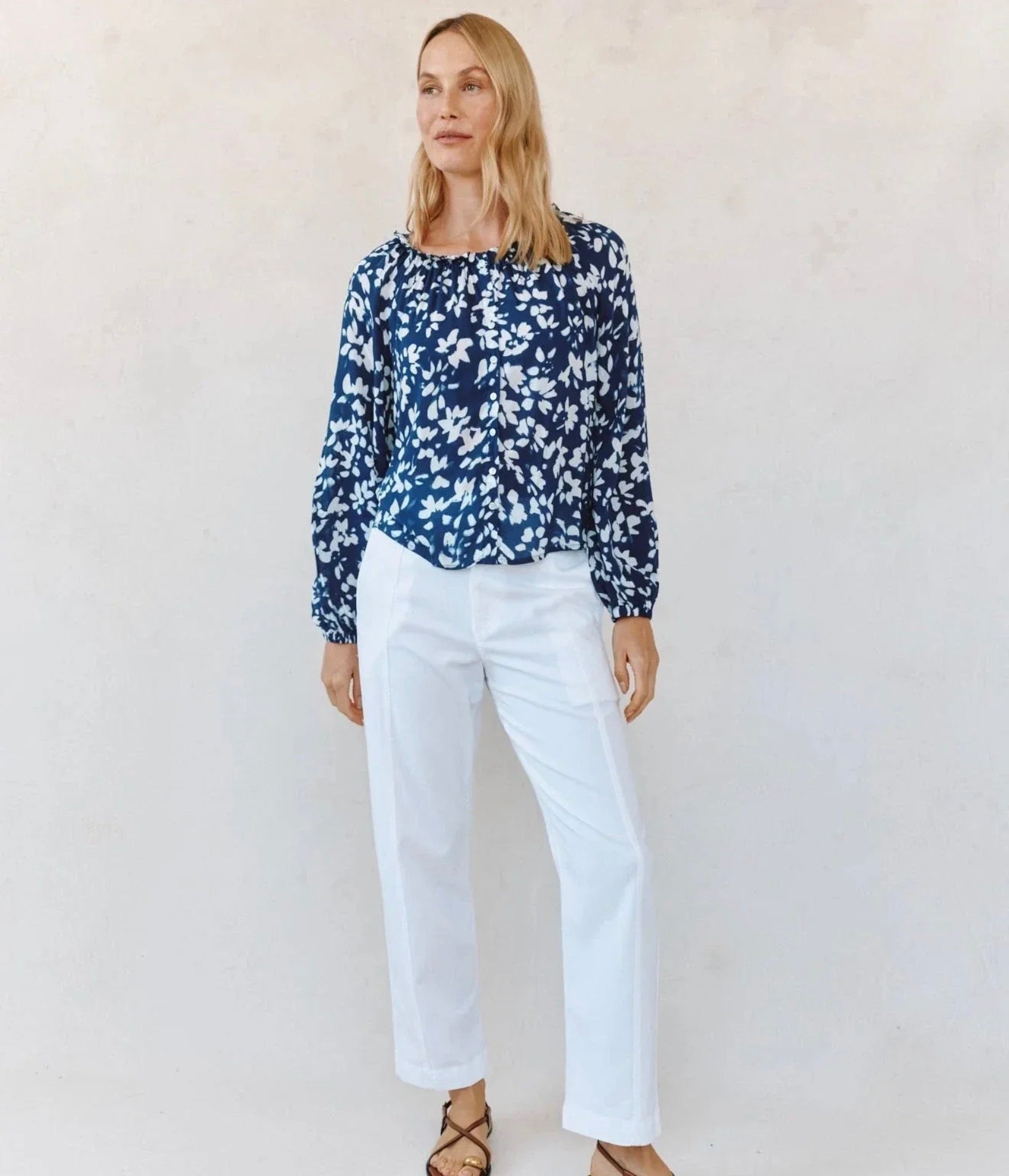 CLASSIC BUTTON DOWN SHIRT