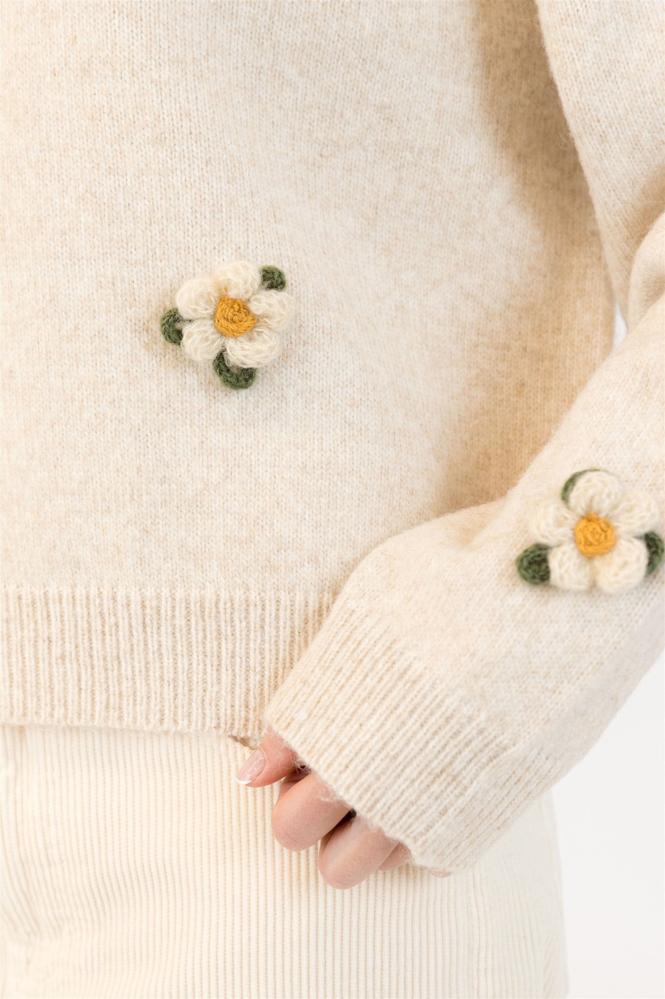 HOLLY FLOWER CREWNECK PULLOVER