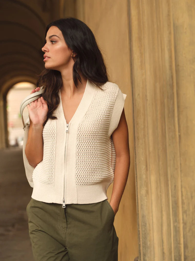 MESH STITCH SLEEVELESS CARDIGAN W ZIPPER