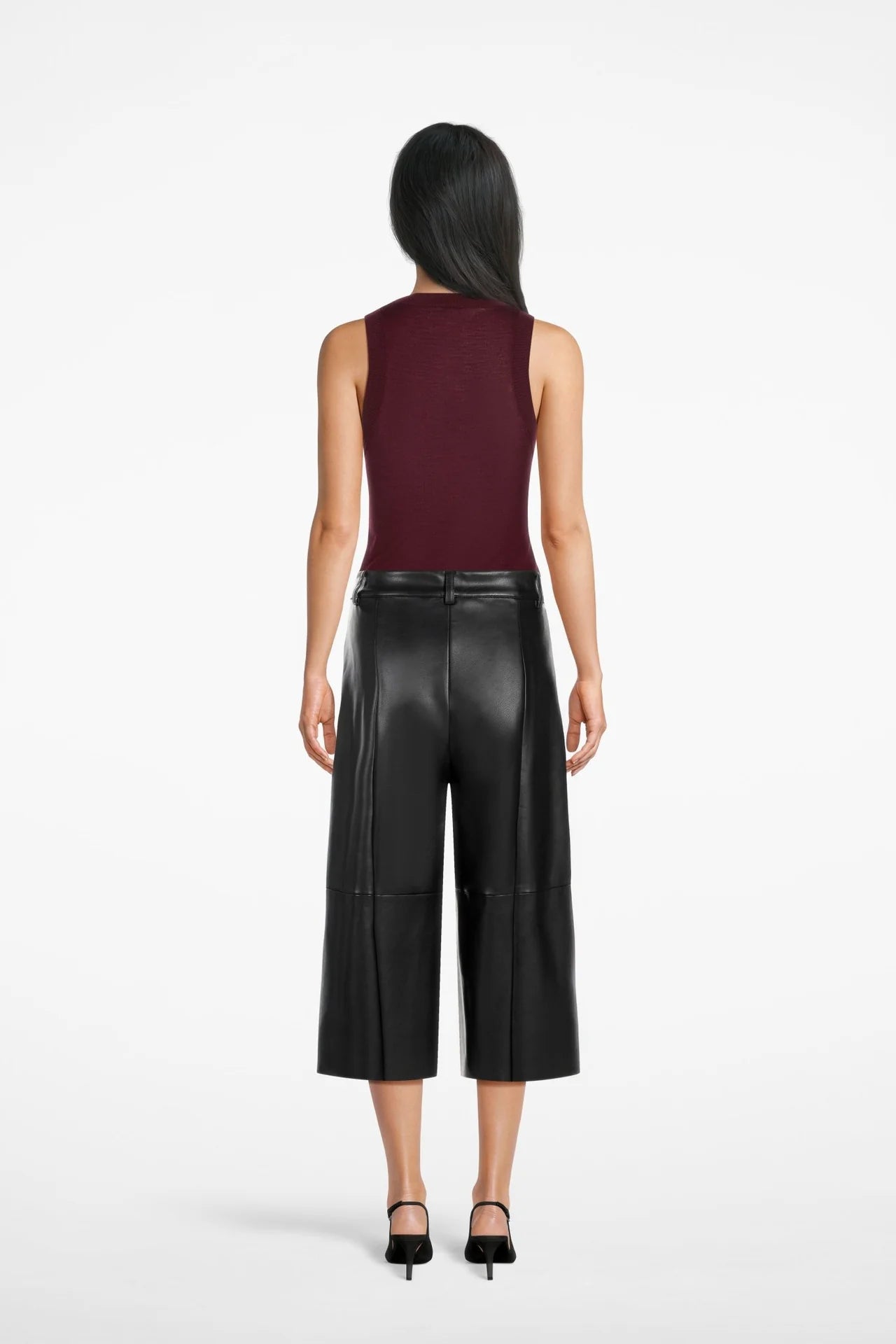 GELA SLEEVELESS CREW