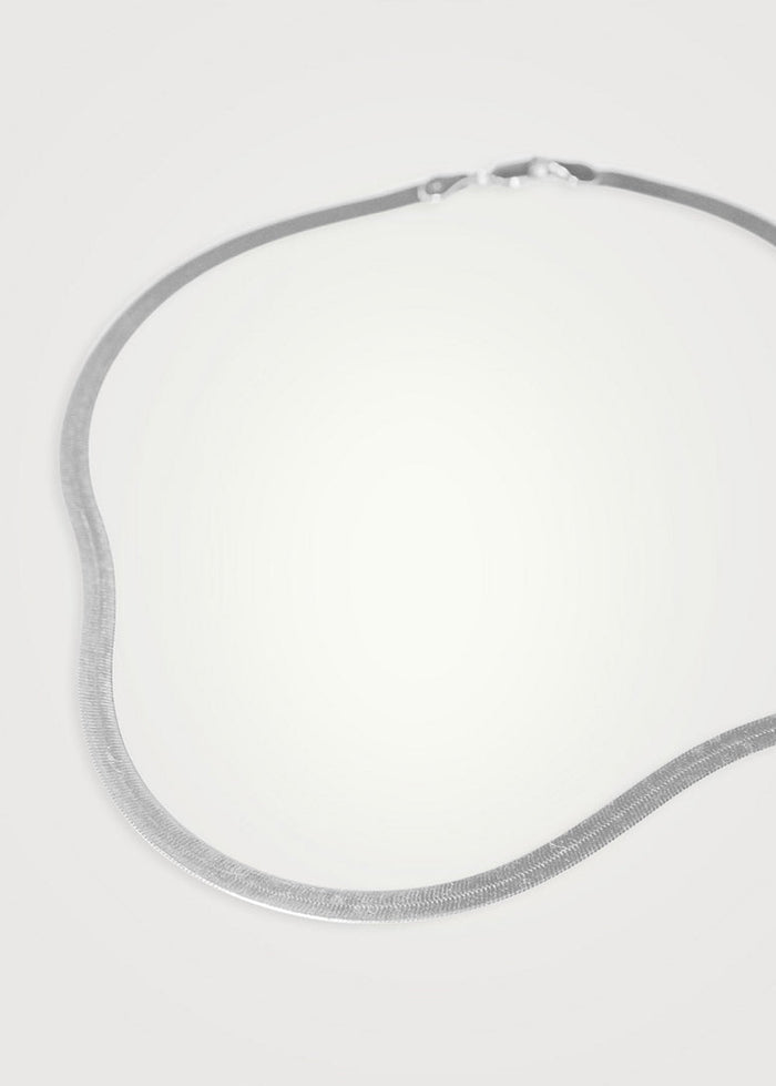 SLEEPING VENUS NECKLACE SILVER