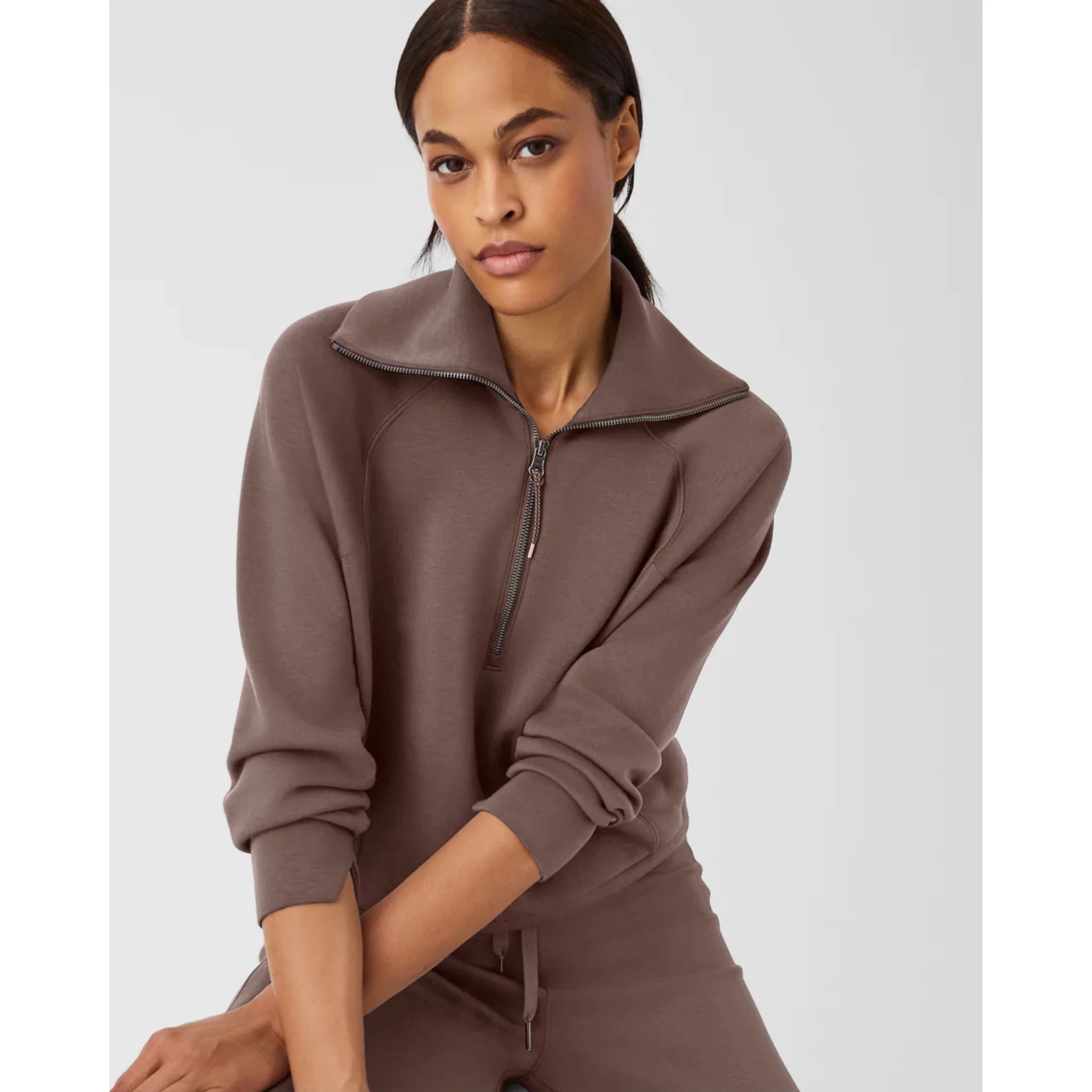 AIRESSENTIALS HALF ZIP DK CACAO