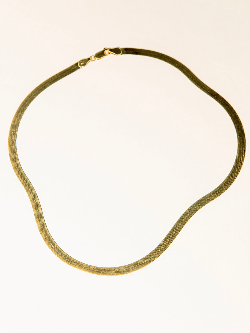 SLEEPING VENUS NECKLACE GOLD