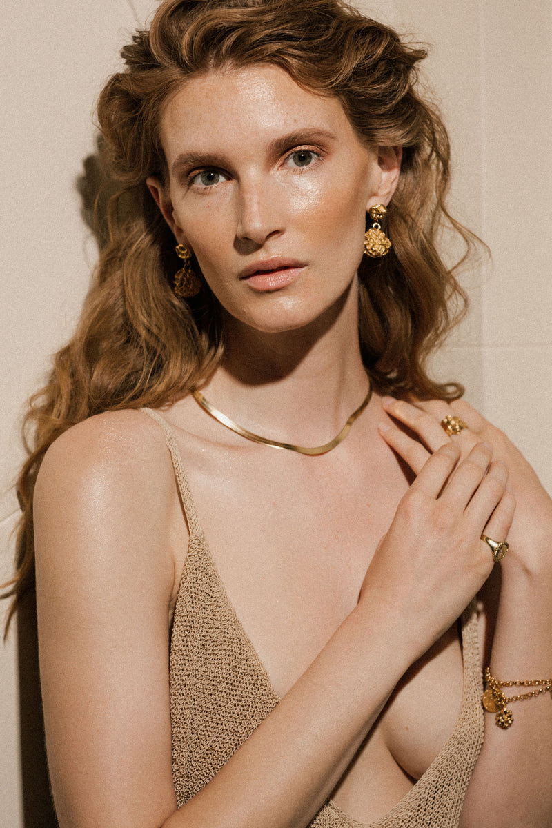 SLEEPING VENUS NECKLACE GOLD