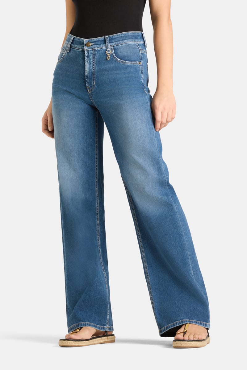 Cambio Aimee wide-leg jeans in lefthand stoned used medium blue wash, worn by model