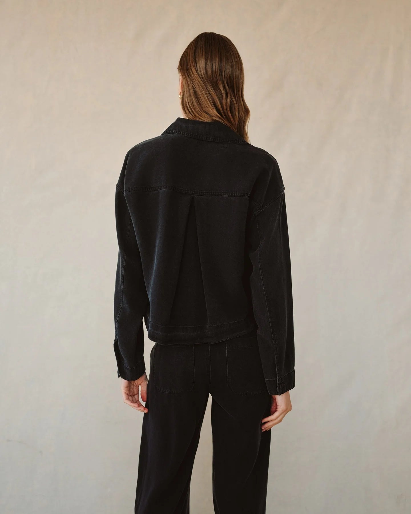 CROP POCKET BUTTON DOWN