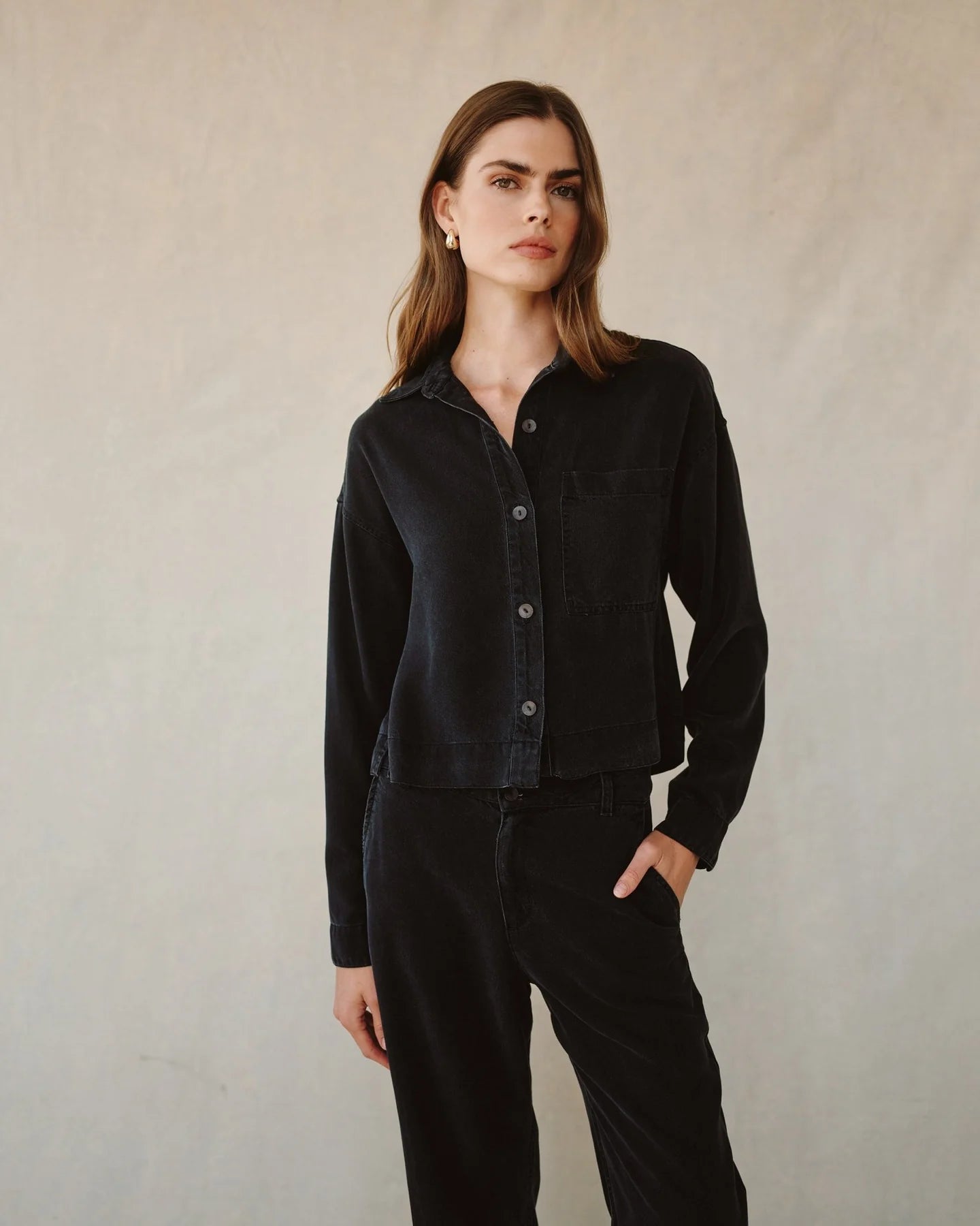 CROP POCKET BUTTON DOWN