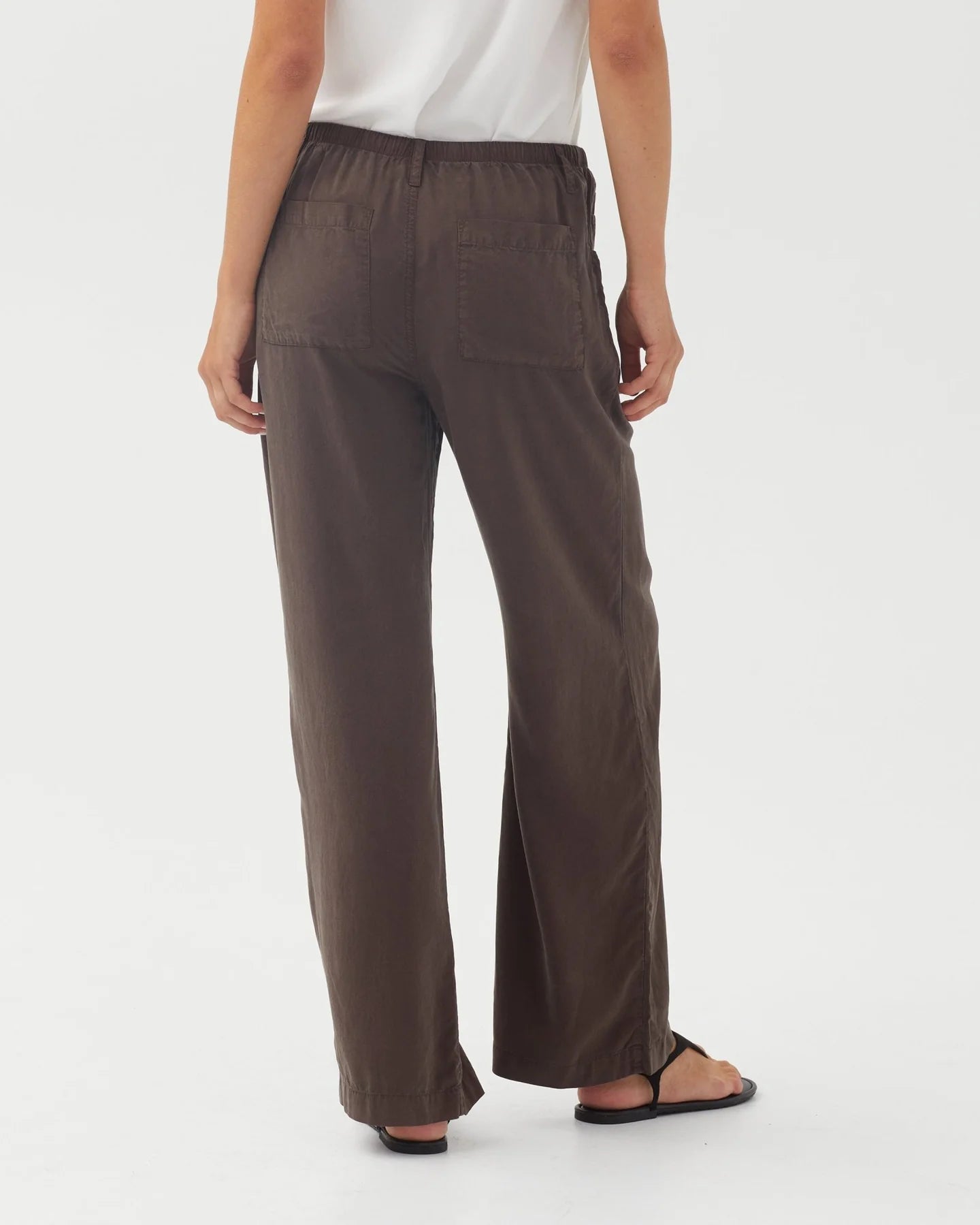 Bella Dahl taupe wide-leg drawstring pants with elastic waist and back patch pockets