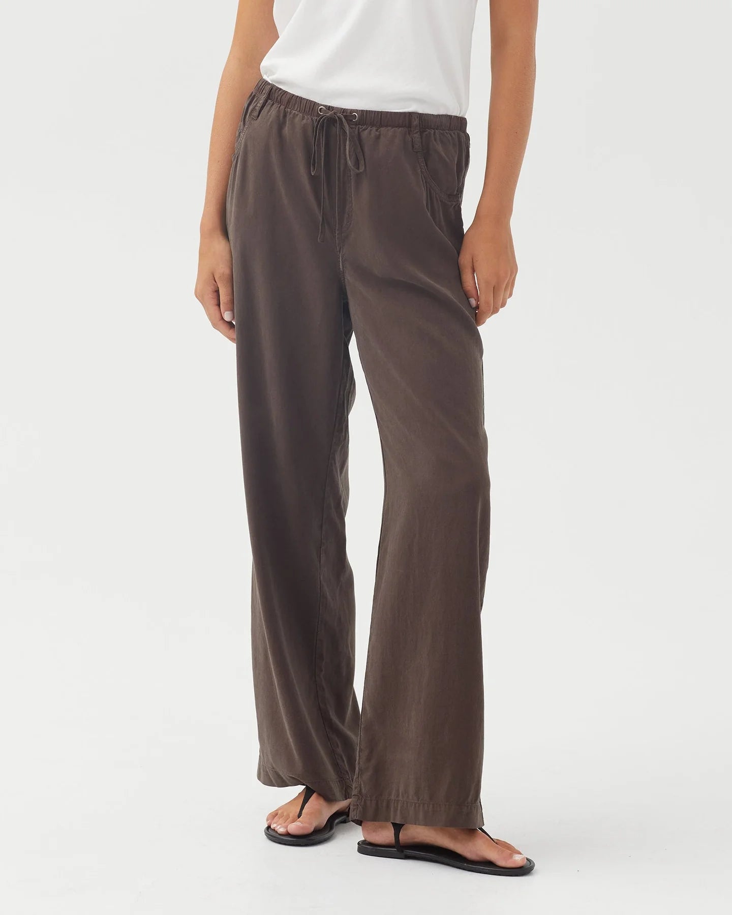 Bella Dahl taupe wide-leg drawstring pants with elastic waist and side pockets