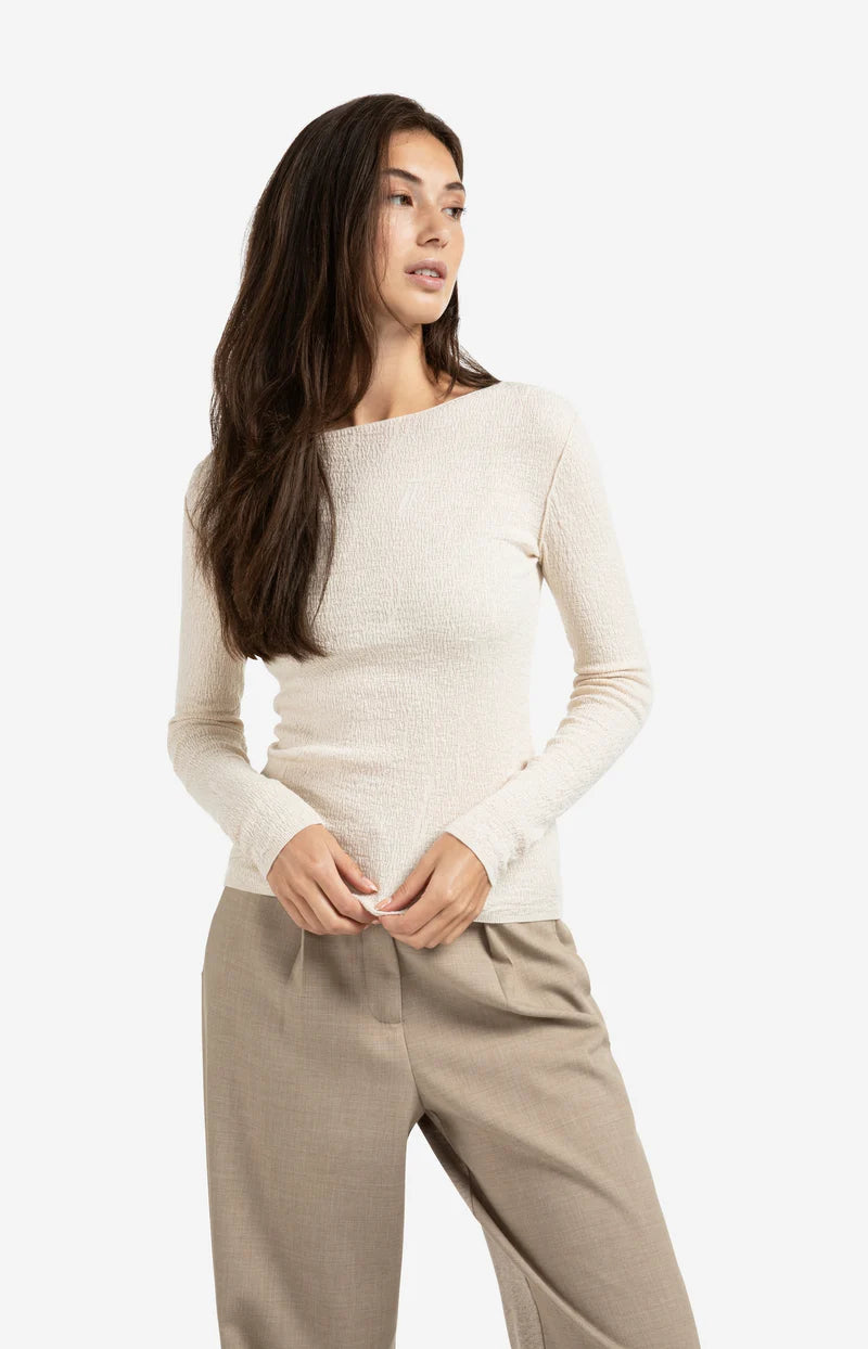 LIGHT STRUCTURED KNITTED TOP