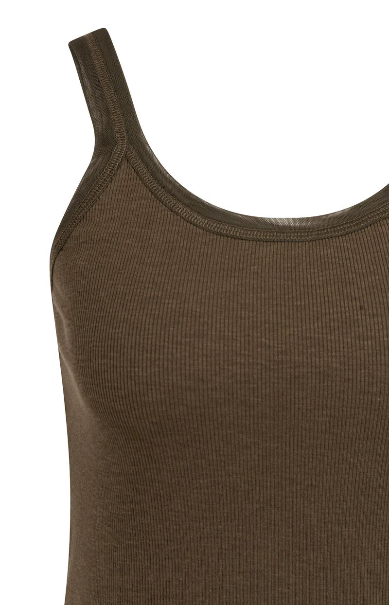 SINGLET W/ MESH EDGE