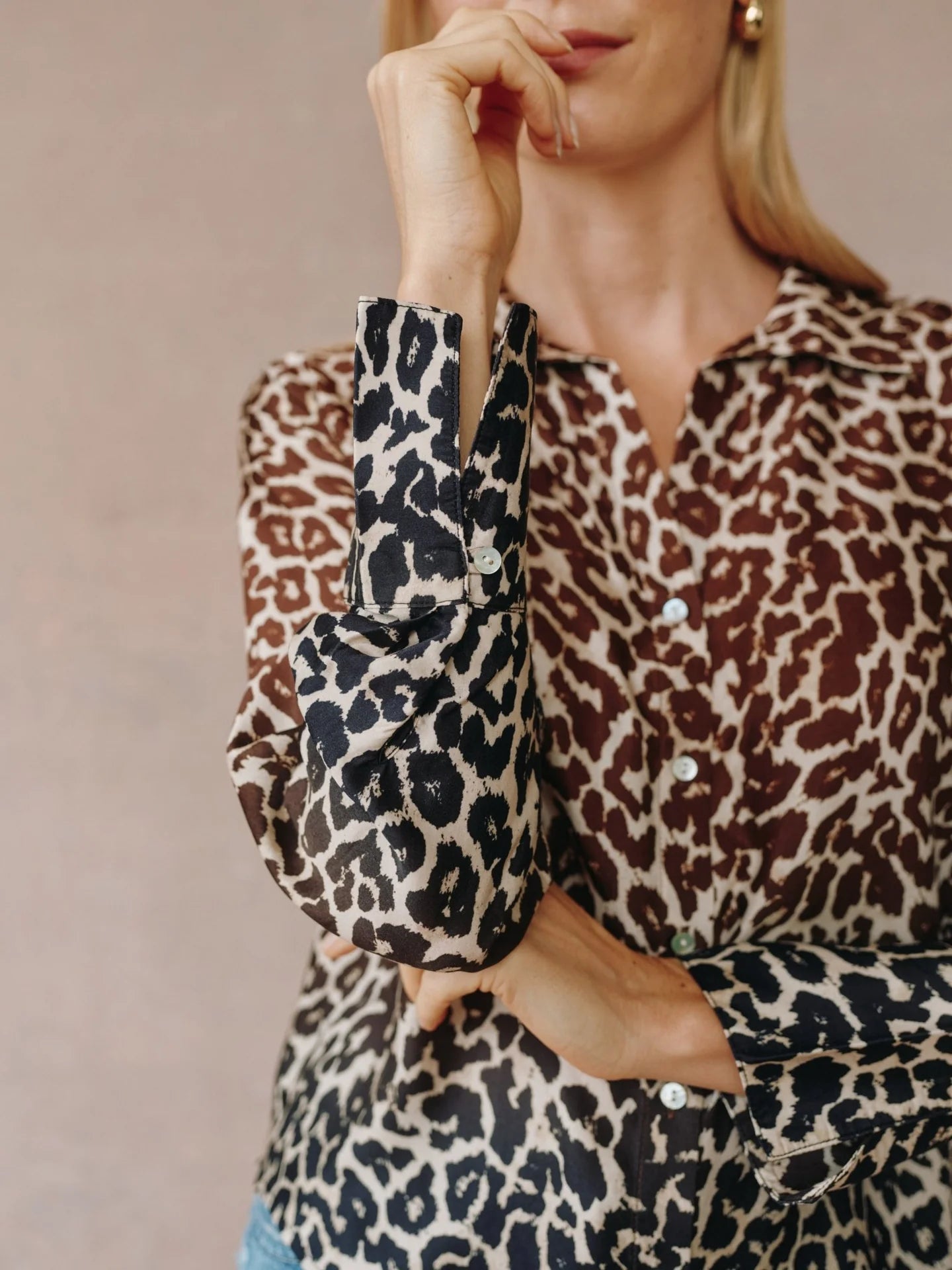 FLOWY WIDE COLLAR BUTTON DOWN