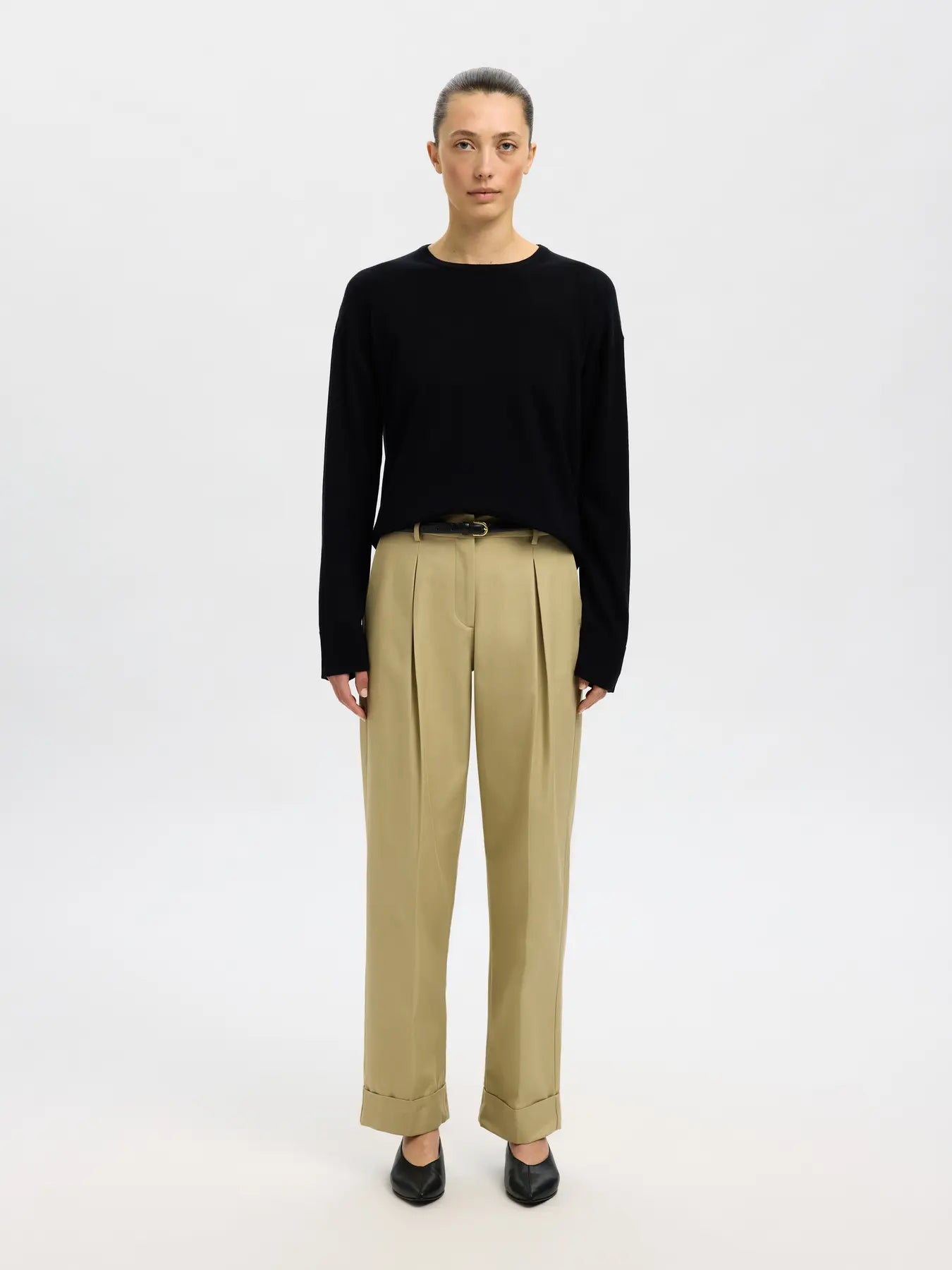 Black merino wool long-sleeve crew neck knit sweater, relaxed fit