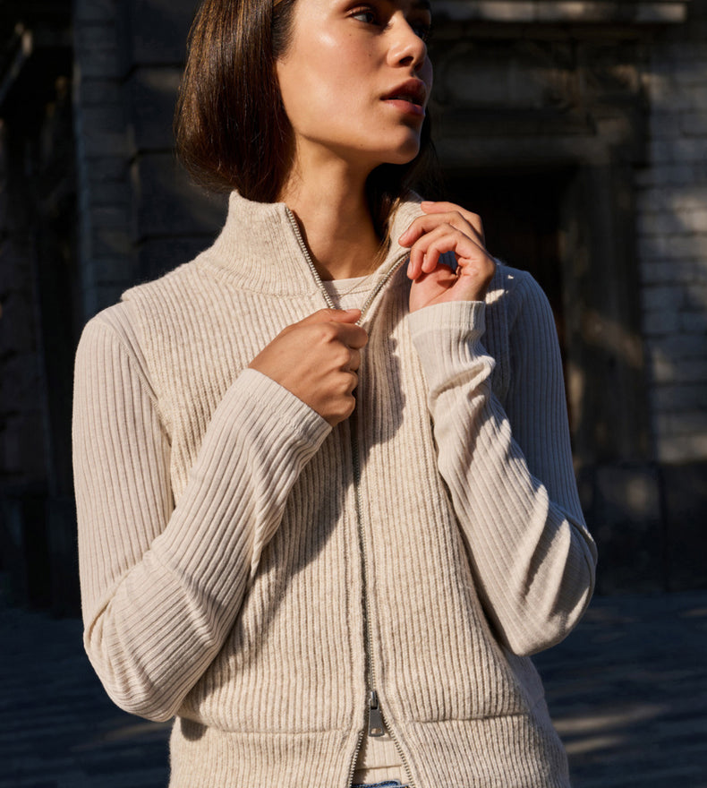 KNITTED SLEEVELESS ZIPPER CARDIGAN