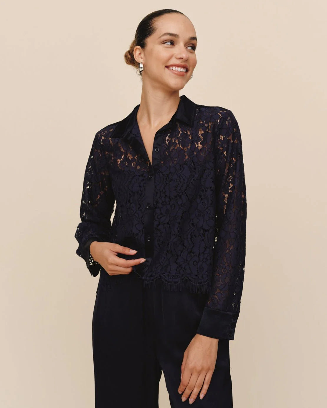 LACE CONTRAST BUTTON DOWN