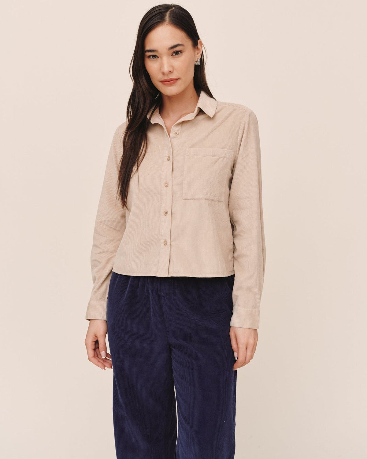 Model wearing Bella Dahl long sleeve cropped corduroy shirt in oat with patch pocket