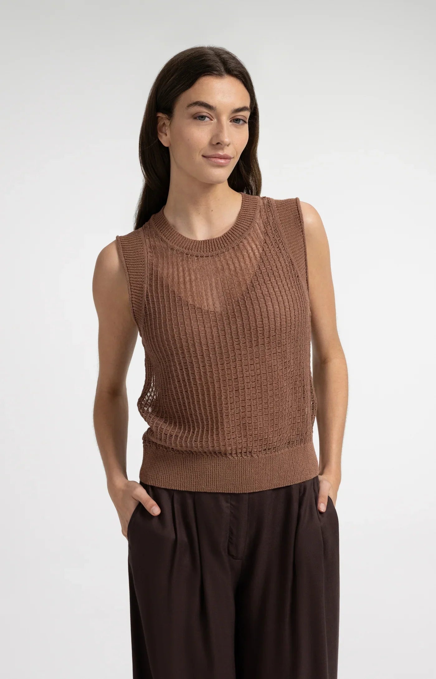 SLEEVELESS SWEATER IN OPEN TEXTURE