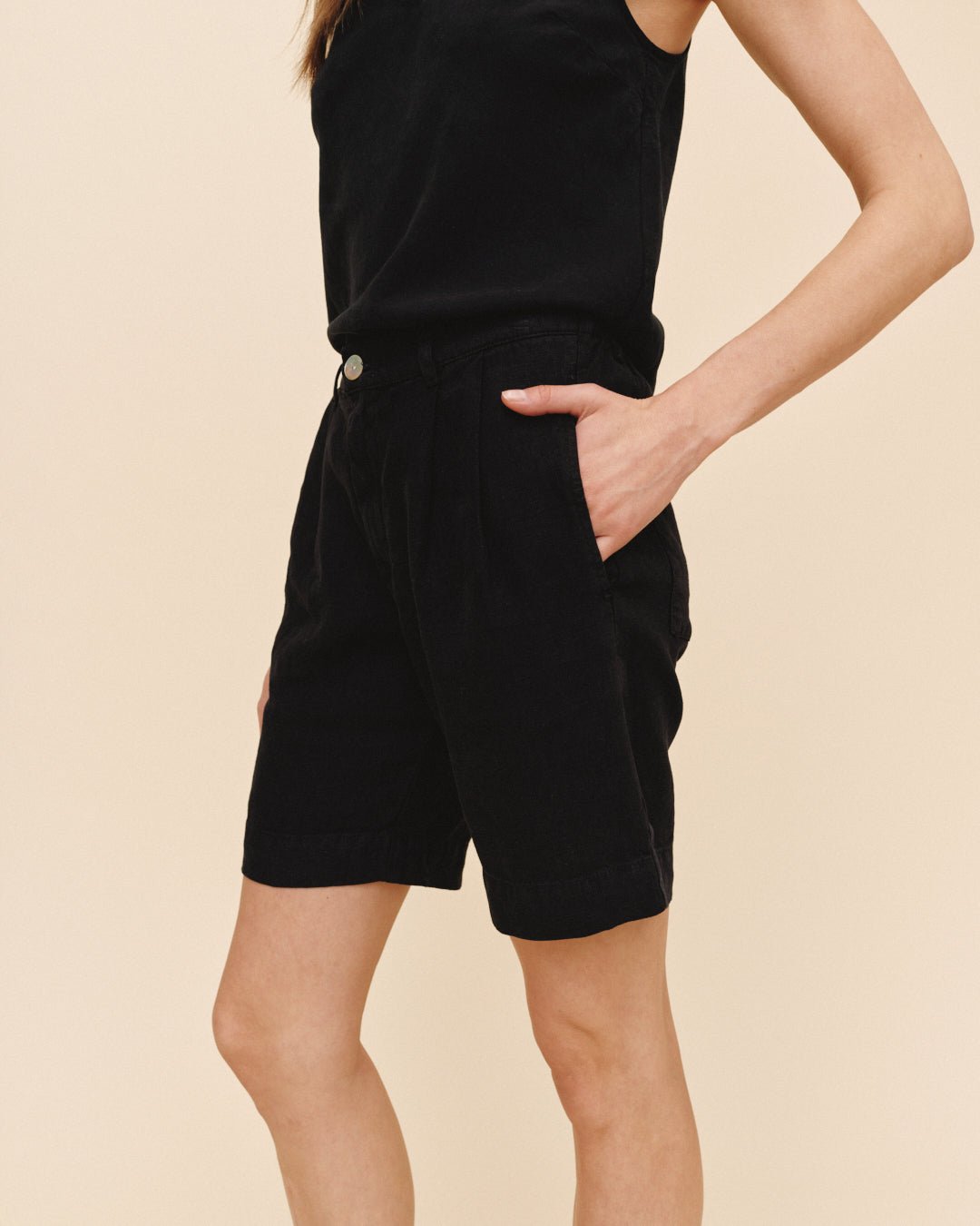 PLEATED BERMUDA