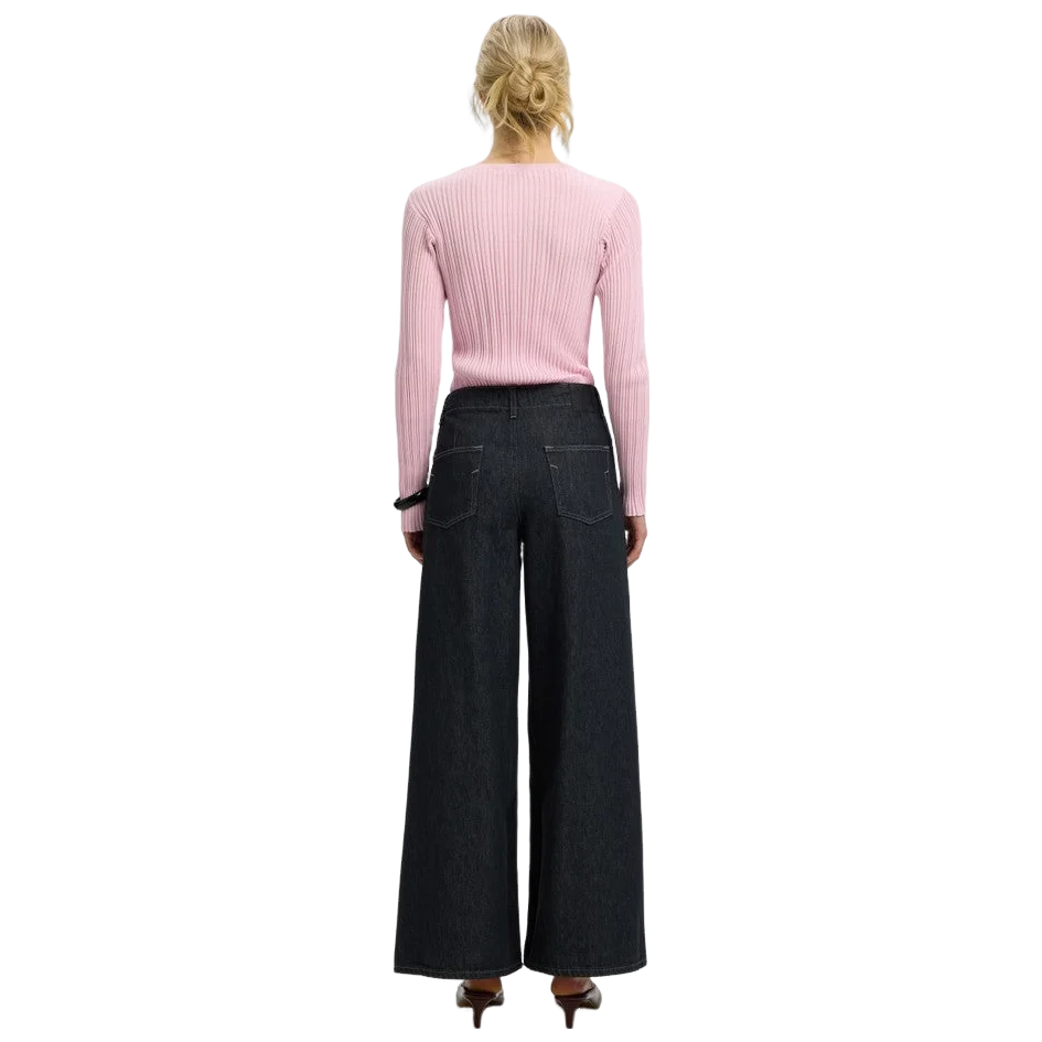 Pink ribbed long-sleeve knit O-neck sweater worn with wide-leg dark denim jeans