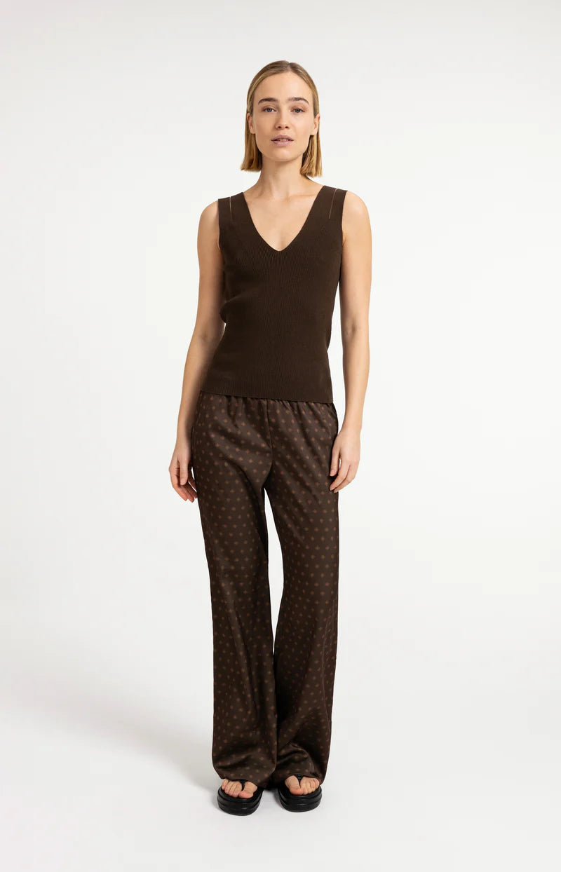 RIBBED TANK W SHOULDER SLIT DETAIL