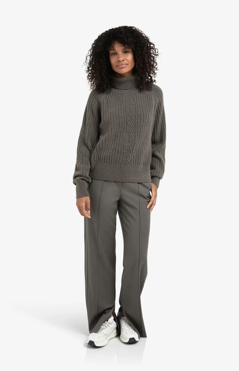 TURTLE NECK SWEATER W/ CABLE