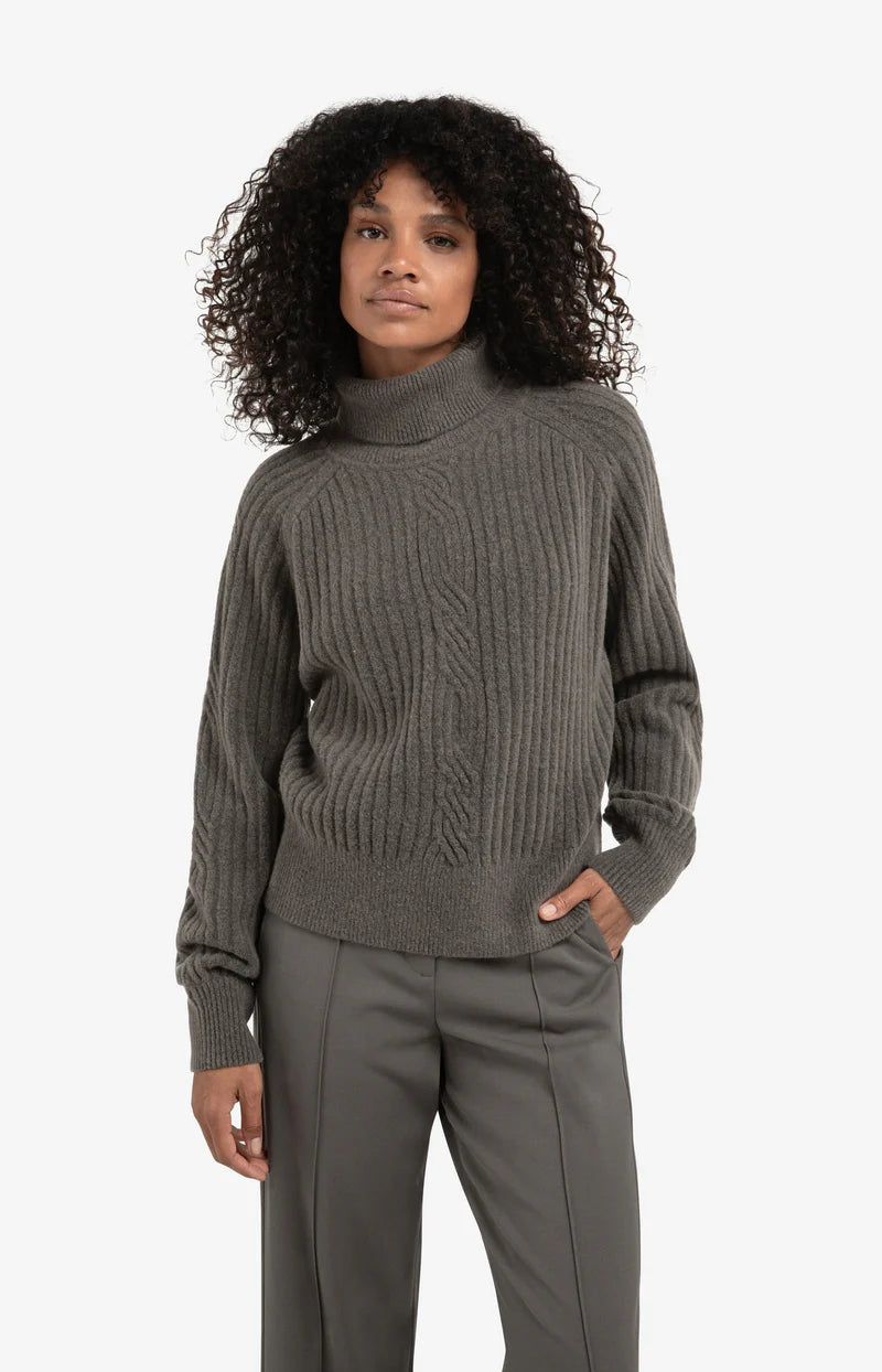 TURTLE NECK SWEATER W/ CABLE