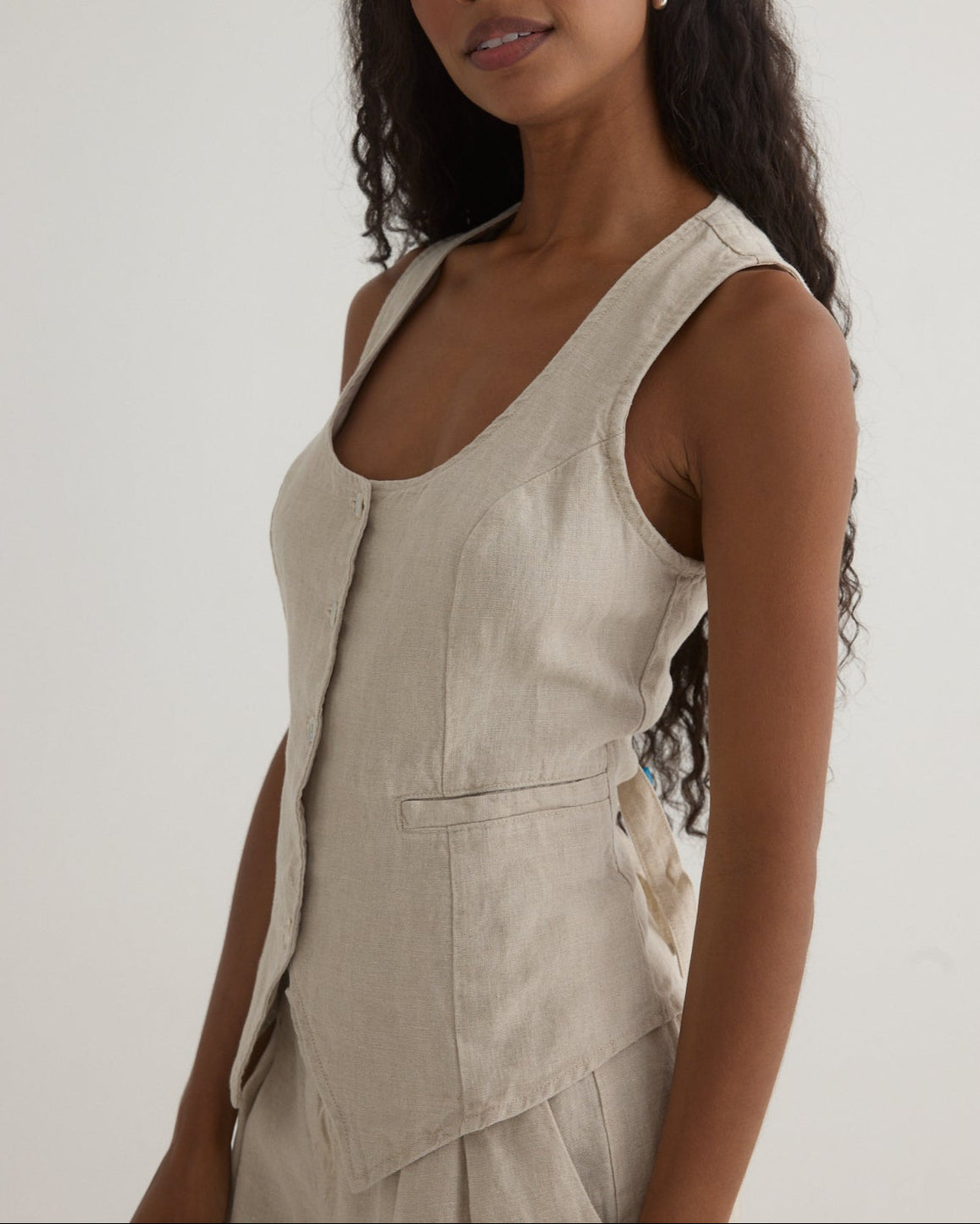 SCOOP NECK VEST
