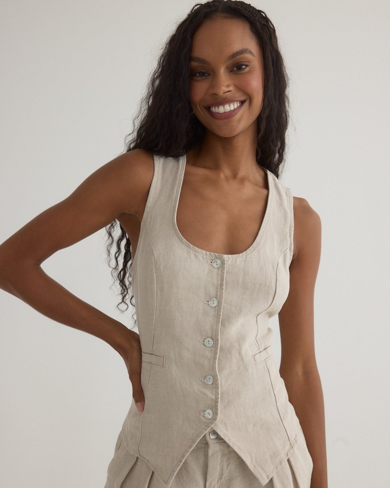 SCOOP NECK VEST