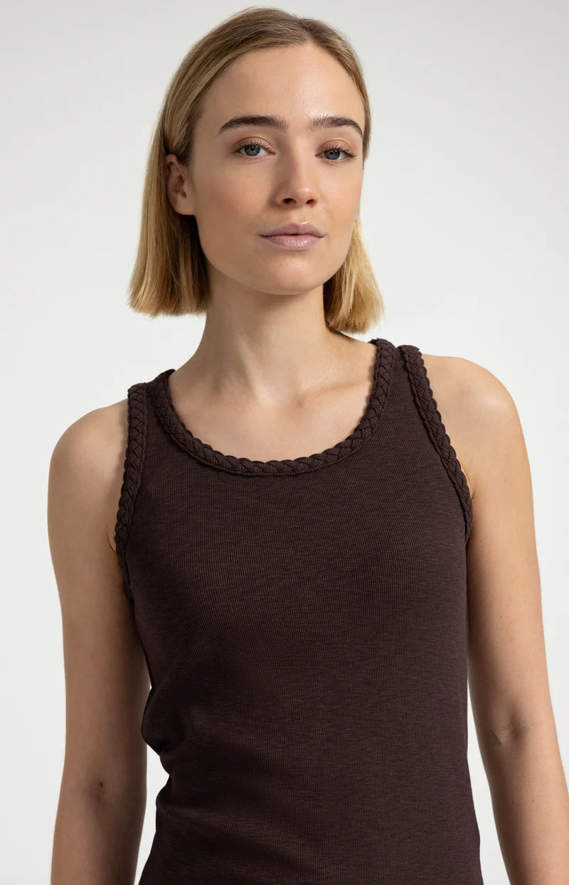 SINGLET W BRAIDED TRIM