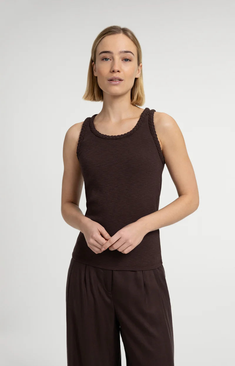SINGLET W BRAIDED TRIM