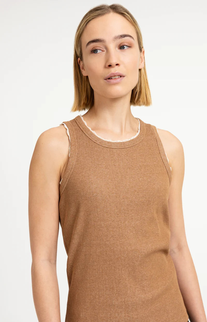SINGLET W/ DELICATE LACE TRIM