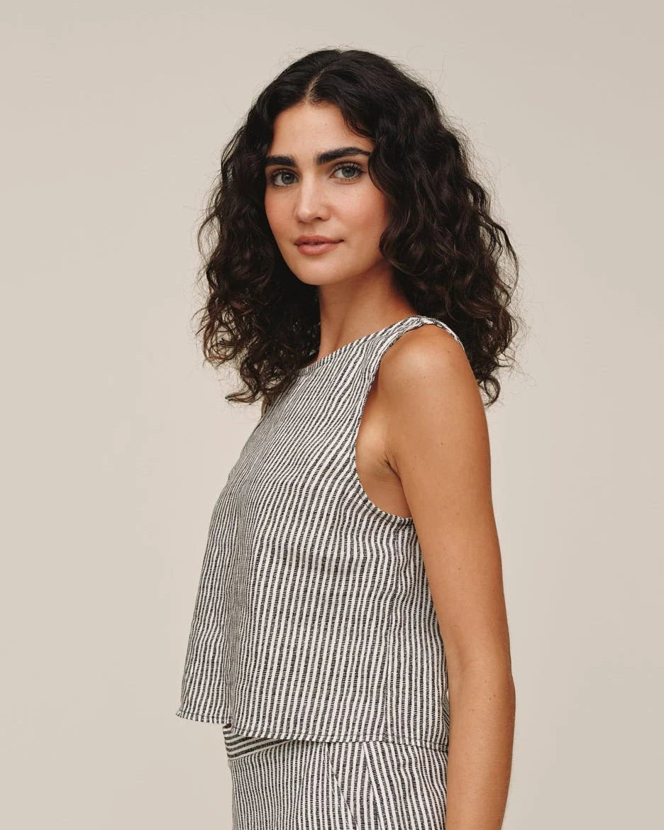 SLEEVELESS BOAT NECK SPLIT BACK HATCH STRIPE