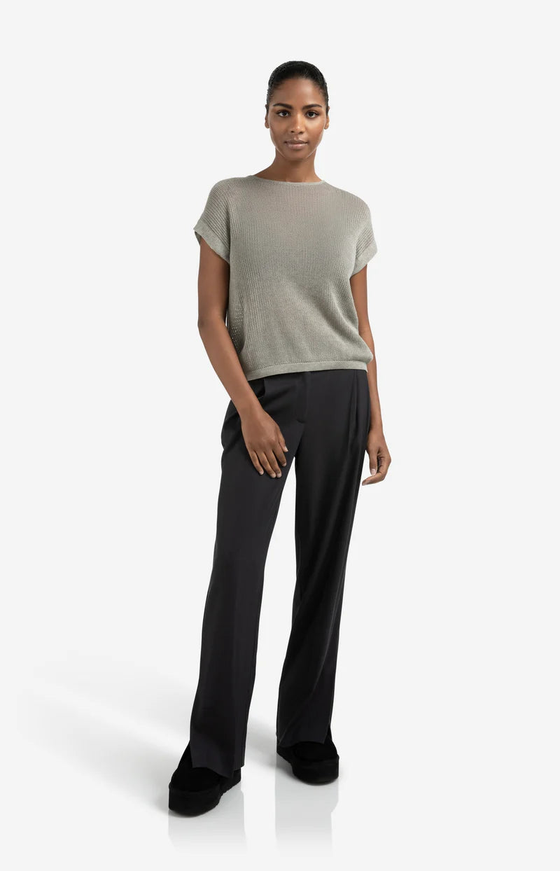 SLEEVELESS SWEATER WITH BUTTON