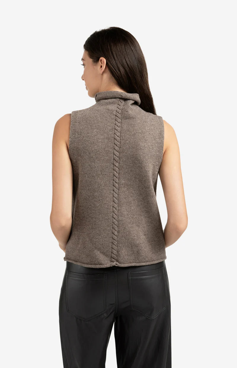 CABLE HIGH NECK SLEEVELESS SWEATER