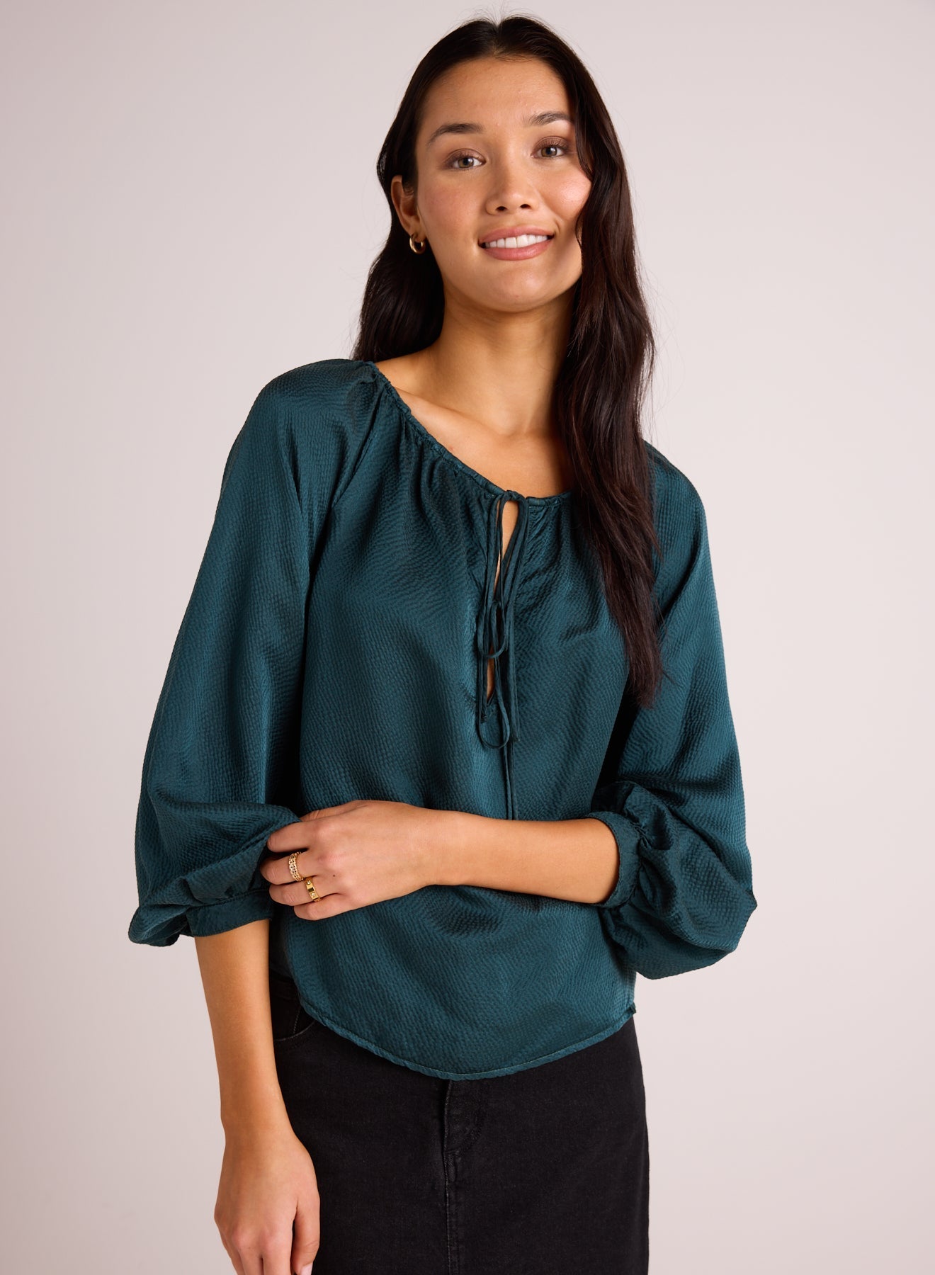 TIE NECK RAGLAN TOP