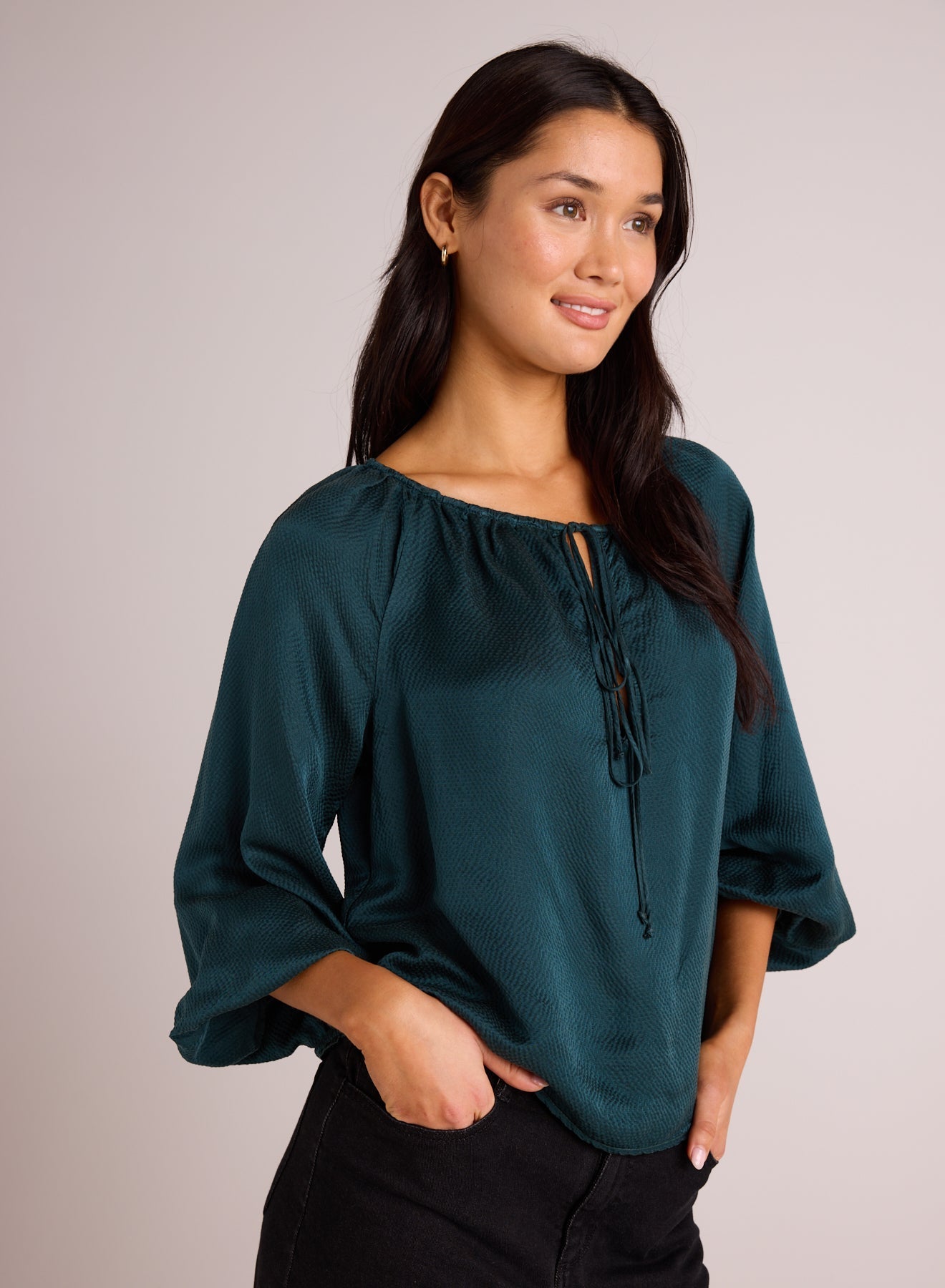 TIE NECK RAGLAN TOP