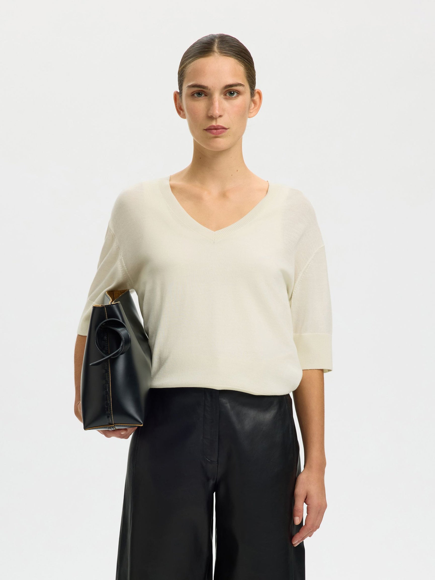 THEA SS KNIT MERINO V-NECK